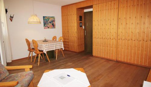 Apartment with Mountain View