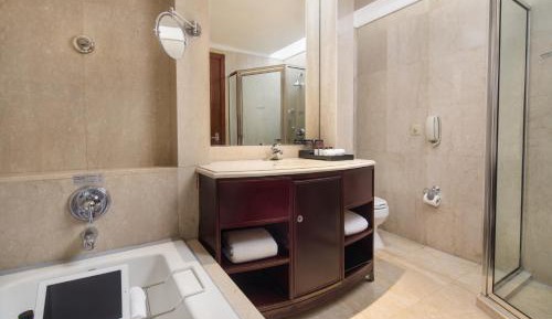 Club Deluxe King Room, Guest room, 1 King, City view 