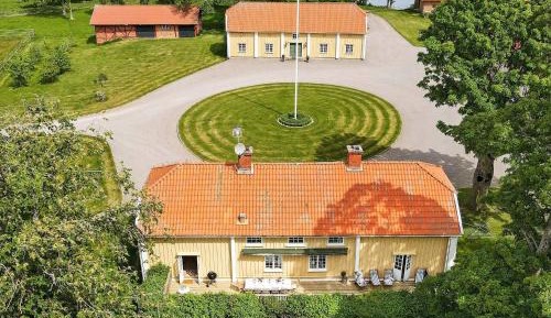 Five-Bedroom Holiday Home