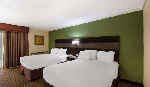 Queen Room with Two Queen Beds - Ground Floor - Non-smoking