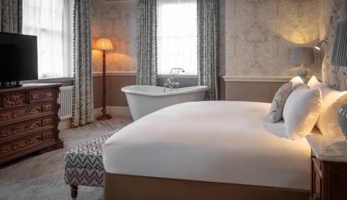 Manor House Tulip Suite