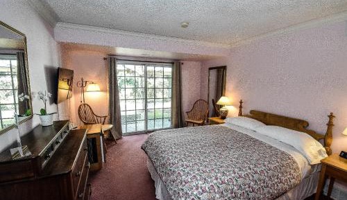 Queen Room with Garden View