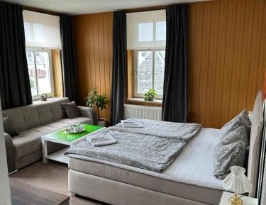Deluxe Family Room