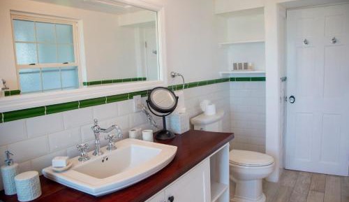 Deluxe Queen Suite