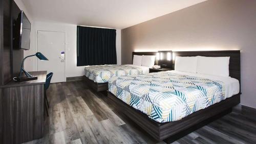 Queen Room with Two Queen Beds - Non-Smoking