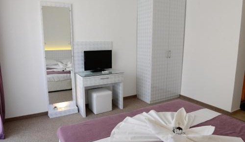 Double Room with Balcony (2 Adults)