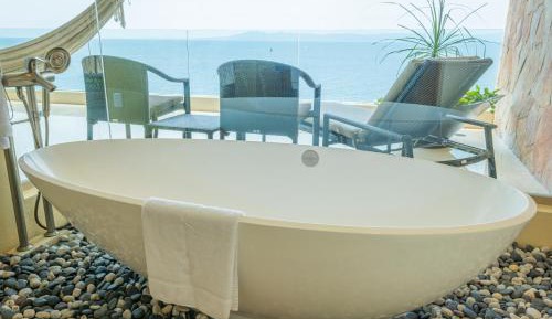 Deluxe Double Room with Balcony and Sea View