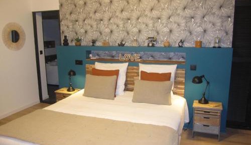 Queen Suite with Spa Bath