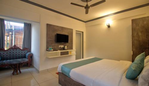 Double Room with Pool View