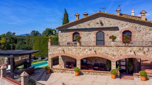 Country House with Swimming Pool