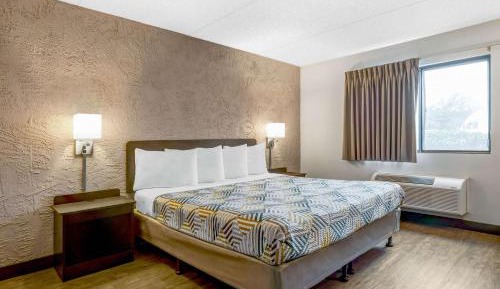 King Room - Disability Access - Non-Smoking