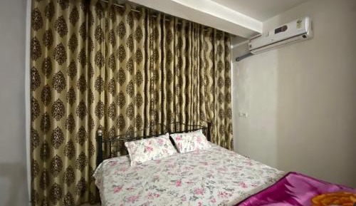 Deluxe Room (2 Adults + 1 Child)