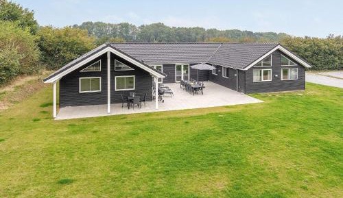Nine-Bedroom Holiday Home