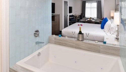 King Suite with Jetted Tub