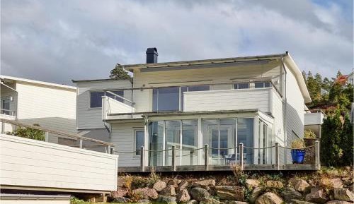 Three-Bedroom Holiday Home 
