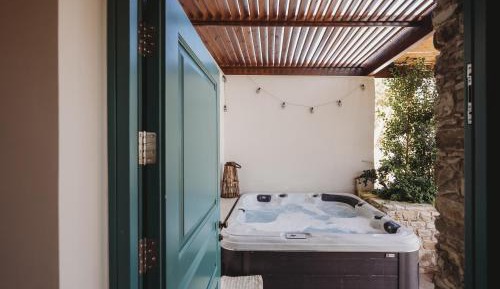 Suite with Hot Tub