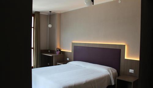 Deluxe Double or Twin Room with Lake View