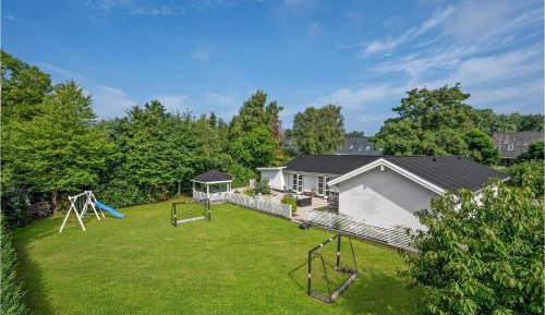 Three-Bedroom Holiday Home 