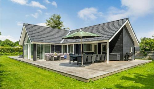 Four-Bedroom Holiday Home