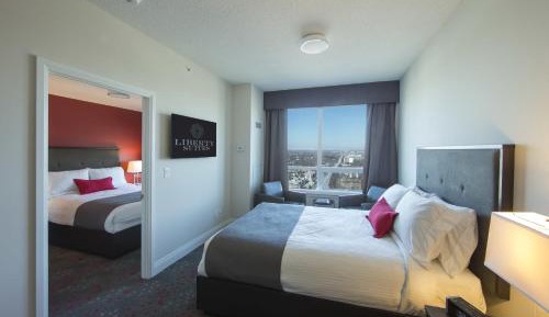 Deluxe Queen Suite