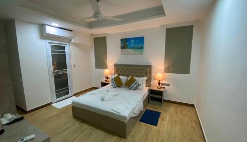 Deluxe Family Room