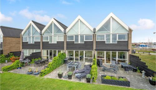 Three-Bedroom Holiday Home 