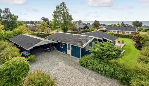 Three-Bedroom Vacation Home 