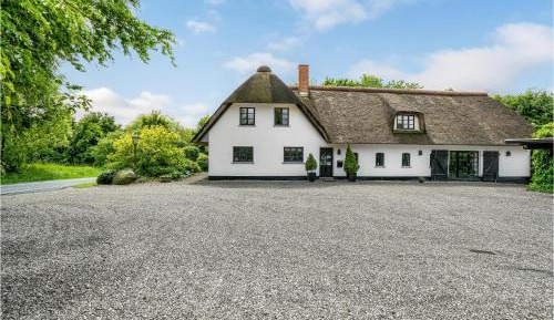 Four-Bedroom Holiday Home