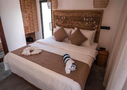 Deluxe Double Room (2 Adults + 1 Child)