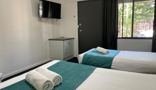 Twin Room with Private Bathroom - Disability Access