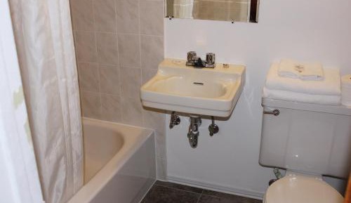 Queen Room - Non-Smoking