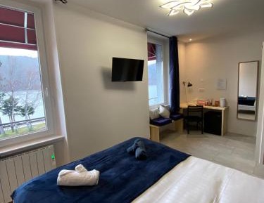 Deluxe Double Room with Lake View