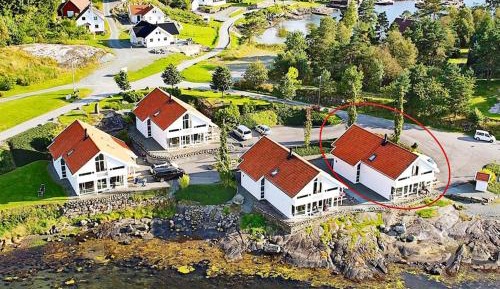 Five-Bedroom Holiday Home