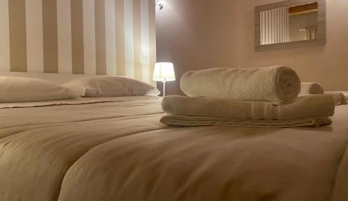 King Room with Roll-In Shower - Disability Access