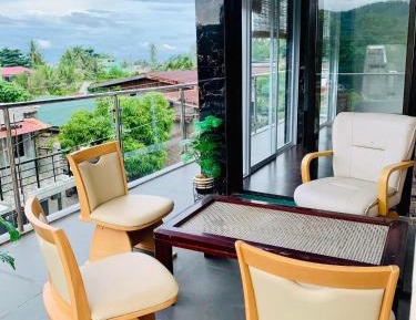 Deluxe Room (2 Adults + 1 Child)