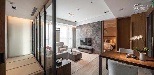Superior Suite with Balcony and Hot Spring