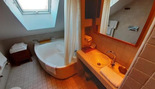 Superior Double Room with Seating Area