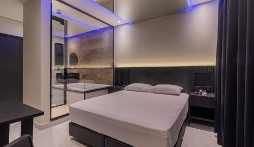 Deluxe Suite with Spa Bath