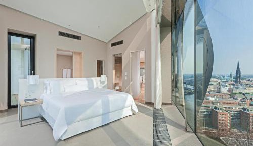 Owner Suite, Presidential Suite, 1 King, City/Elbe view