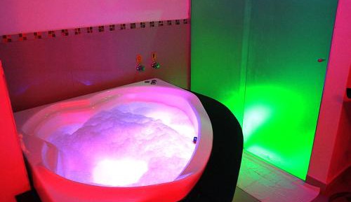 Deluxe Suite with Spa Bath
