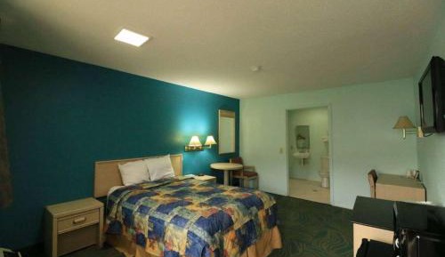 Queen Room - Accessible/Non-Smoking