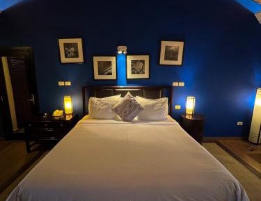 Deluxe Suite with Spa Bath