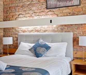 Standard Queen Room