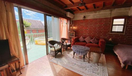 Theater cottage