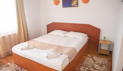 Deluxe Room (2 Adults + 1 Child)