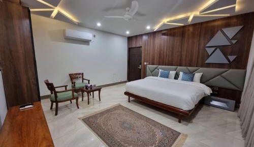 Deluxe King Room