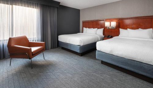 Suite, 2 Queen, Sofa beds: 2