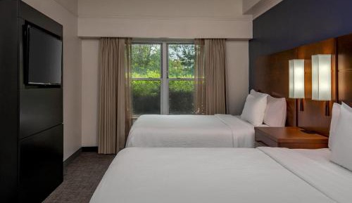 One-Bedroom Queen Suite with Two Queen Beds, Sofa Bed, Full Kitchen, Living Space