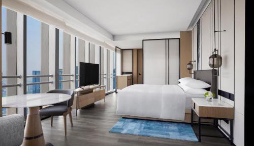 Premier King Room with City View