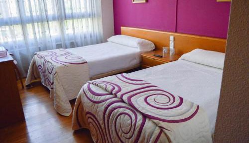Standard Twin Room with Shared Bathroom